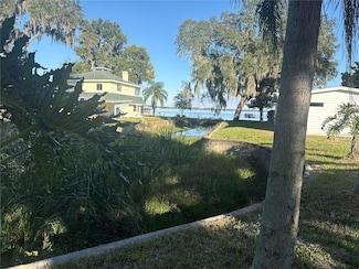 903 N Harbor Terrace Rd, Tavares, FL 32778