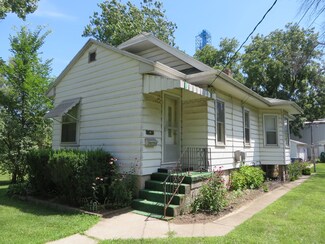 4 S Ash St, Momence, IL 60954