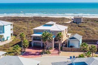 688 Kaila Ct, Port Aransas, TX 78373
