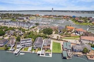 2114 Fenwood St, Kemah, TX 77565