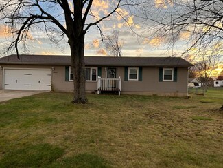 35501 Bellware Blvd, Paw Paw, MI 49079