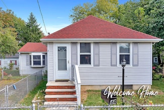 44 Dakota Ave, North Middletown, NJ 07748