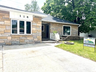 114 E 12th St, Hastings, NE 68901