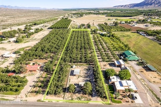 411 Hayride Rd, Las Cruces, NM 88007