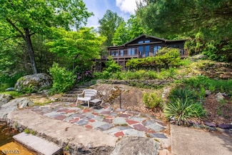 69 W Shore Dr, Bloomingdale, NJ 07403