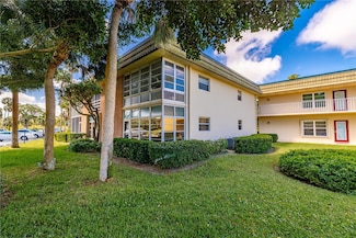 2 Vista Gardens Trail Unit 203, Vero Beach, FL 32962