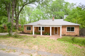 85 John St, Williston, SC 29853