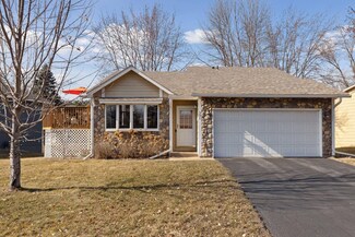 351 Oakwood Dr, Shoreview, MN 55126