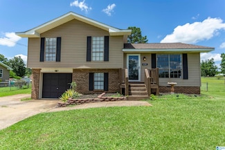 633 Lakewood Dr, Weaver, AL 36277