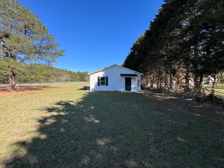 6325 Legendary Ln, Wedgefield, SC 29168
