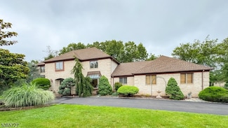 15 Michael Ln, Scotch Plains, NJ 07076