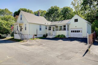 9 Pearse Ave, Bristol, RI 02809