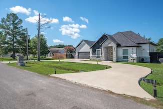 222 Meadowlark Dr, Wills Point, TX 75169