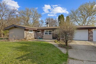 801 Barbara Ln, McHenry, IL 60051