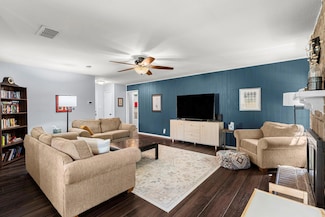907 Cactus Dr, Round Rock, TX 78681
