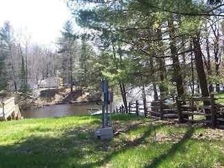 1686 Middle Point Dr, Clement Township, MI 48610