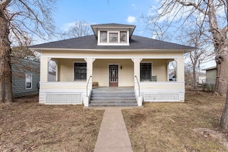 307 Oak St, Leslie, AR 72645
