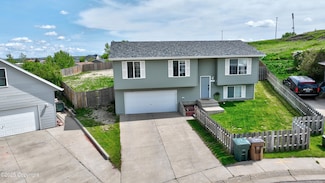 1411 S Buckboard Ct, Gillette, WY 82718