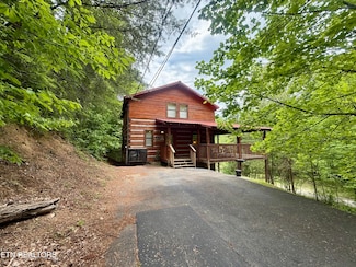 2575 Black Bear Ln, Sevierville, TN 37876
