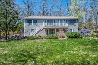 39 E Charles St, Charlestown, RI 02813