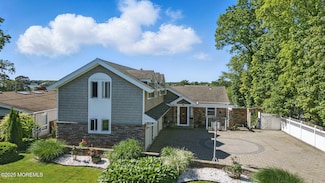 141 Cranmoor Dr, Toms River, NJ 08753