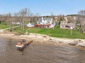 3280 County Rd S, Little Suamico, WI 54141