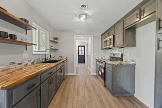 1004 N 30th St, Rogers, AR 72756