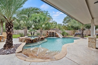 903 Sugarfield Ct, Sugar Land, TX 77498