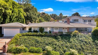 3920 Hayvenhurst Ave, Encino, CA 91436