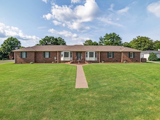 813 Manor Dr, Fayetteville, TN 37334