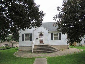 114 E 7th St, Tipton, IA 52772