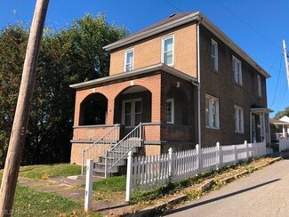 925 Neville St, Follansbee, WV 26037