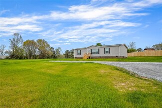 109 Benny Smith Rd, Starr, SC 29684