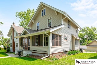 2205 Hanscom Blvd, Omaha, NE 68105