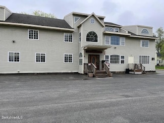 81 Linden St, Pittsfield, MA 01201