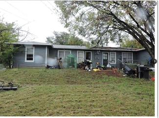 27 Macarthur Dr, Denison, TX 75020