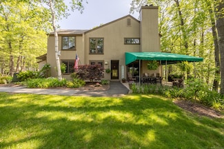 8 Cottonwood Dr Unit 8, Avon, CT 06001