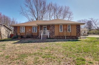 4832 S Louise Rd, Battlefield, MO 65619