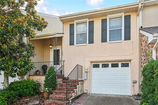 708 Old Metairie Place, Metairie, LA 70001