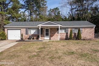 105 Ivey Ct, Jacksonville, NC 28540