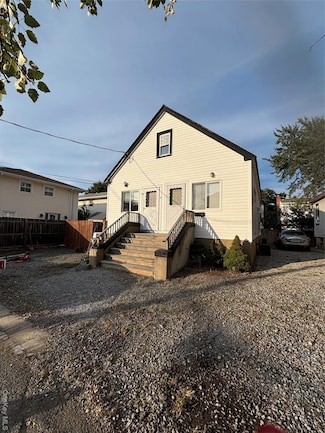 3 4th St, Bayville, NY 11709