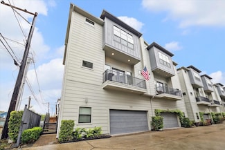1044 W 15th 1/2 St, Houston, TX 77008