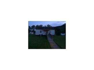 9 Walnut St, Clarksville, PA 15322