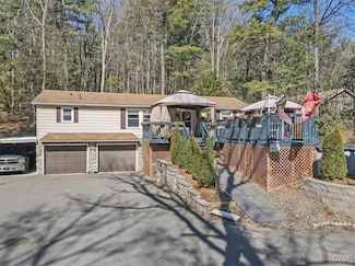 2055 Stagecoach Rd W, Palmerton, PA 18071