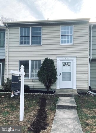 3627 Wharf Ln, Triangle, VA 22172