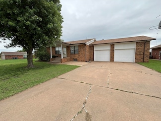 1417 Matthew Dr, Enid, OK 73701