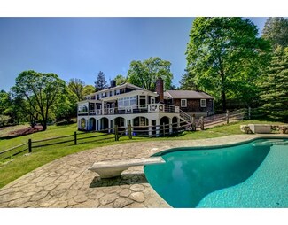 82 Farm St, Dover, MA 02030