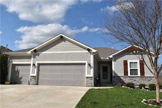 1910 Creek View Ln, Raymore, MO 64083