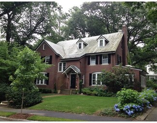 51 Spooner Rd, Chestnut Hill, MA 02467