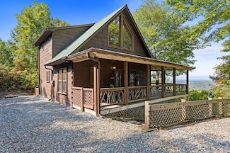 100 Wintermute Dr, Mineral Bluff, GA 30559